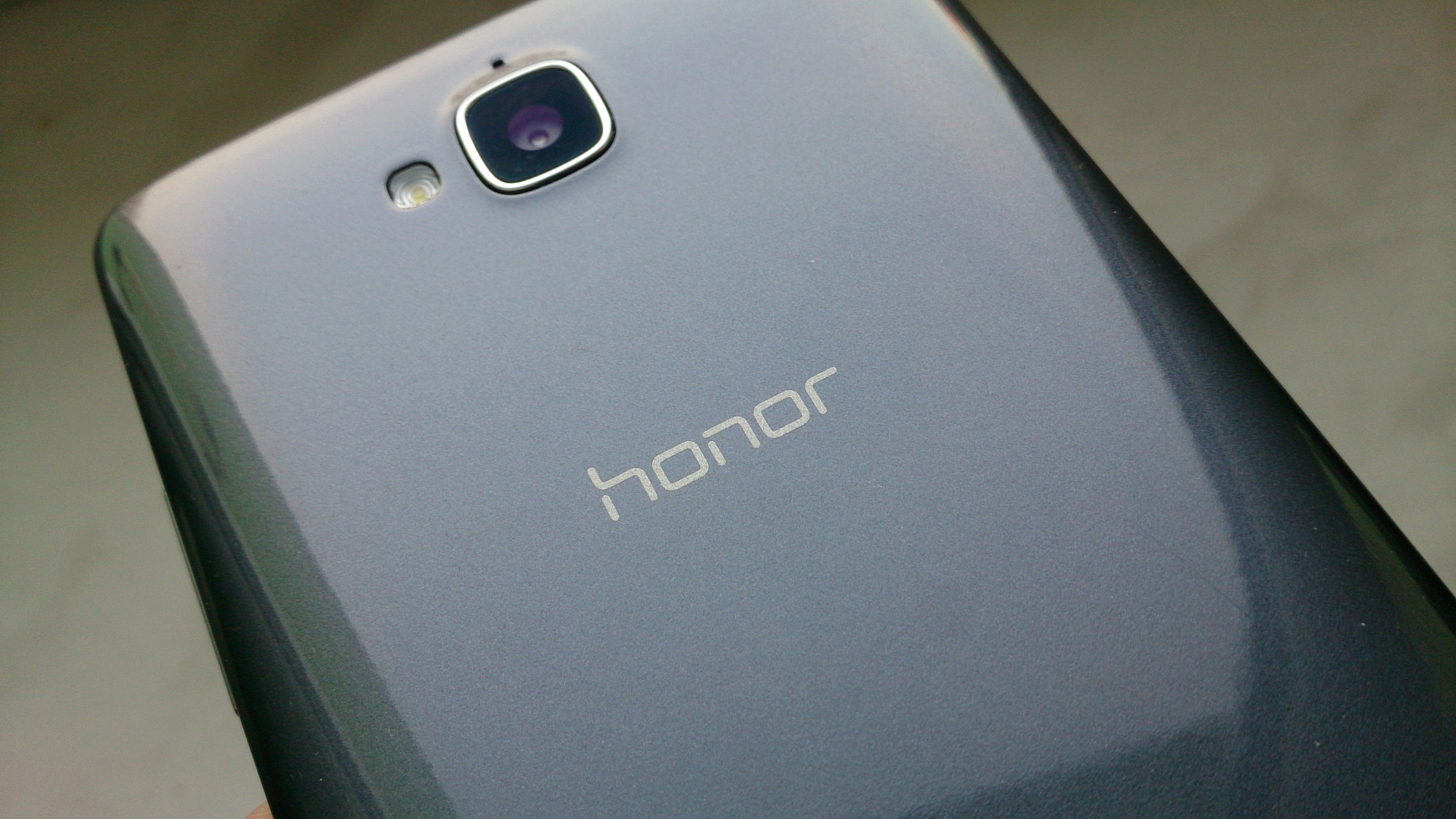 honor 3c záda telefonu náhledový obrázek