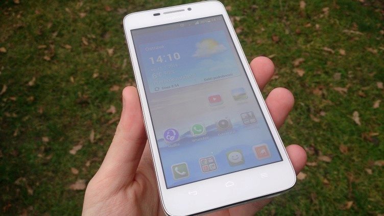 Huawei Ascend G630 - přední strana telefonu, displej