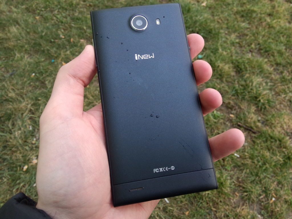 iNew V3 Plus zadní strana telefonu