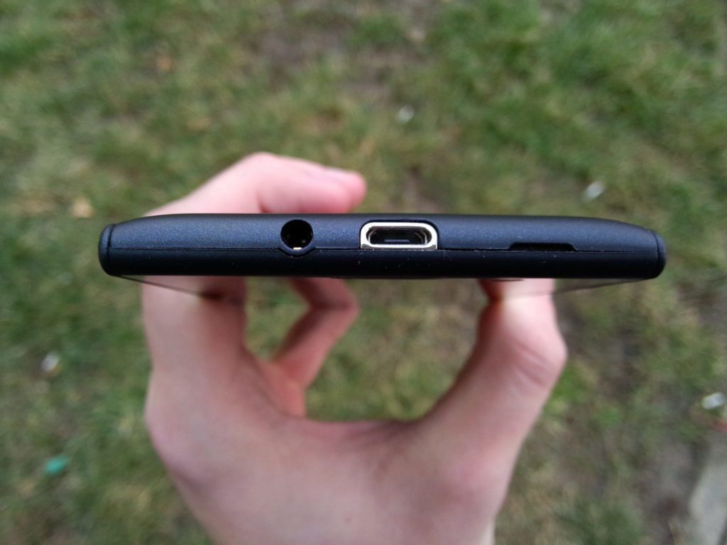 iNew v3 Plus microUSB konektor