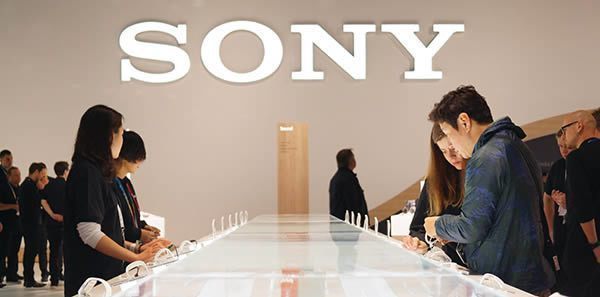 Sony odmítá spekulace o prodeji své mobilní divize