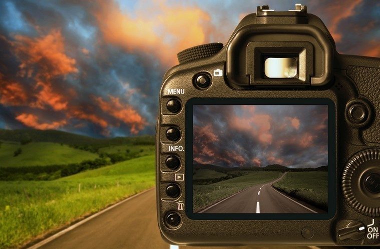 Digital camera capturing Digital camera capturing