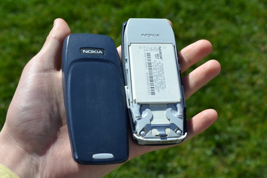 Nokia 3310 rozebraný zadní díl 2