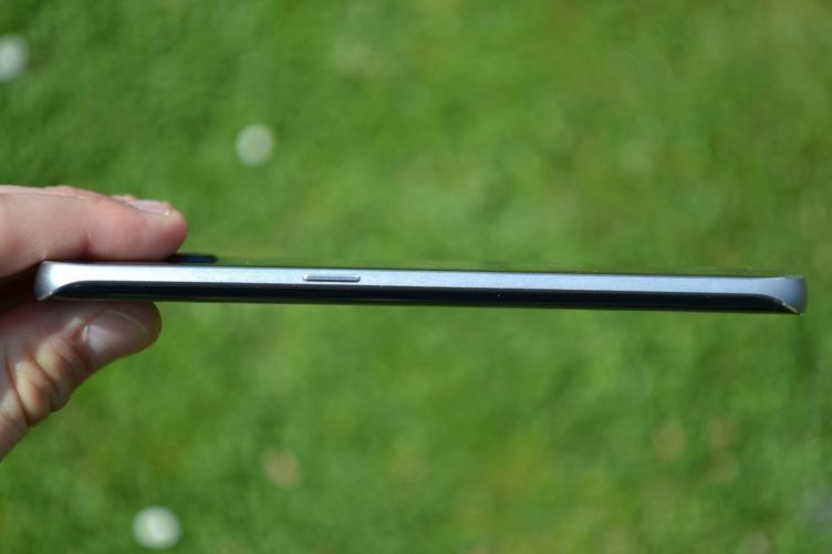 Samsung Galaxy S6 Edge - konstrukce (13) Samsung Galaxy S6 Edge - konstrukce (13)