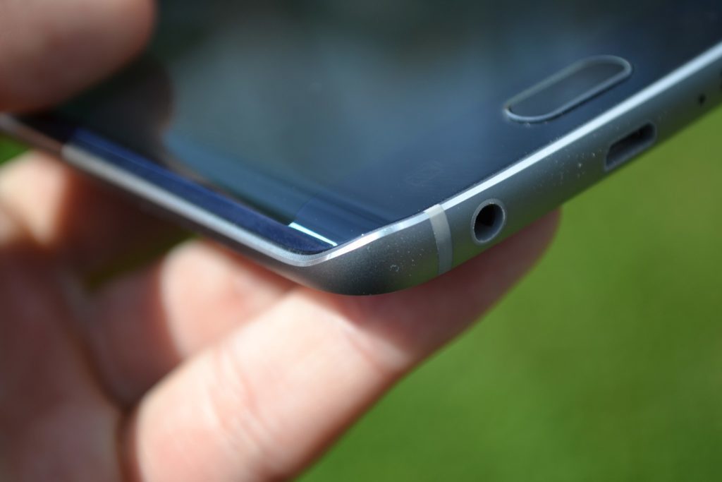 Samsung Galaxy S6 Edge konstrukce 19