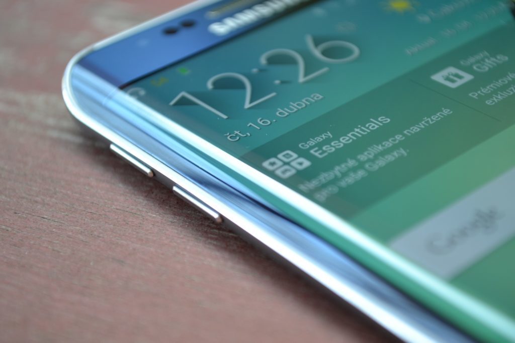 Samsung Galaxy S6 Edge konstrukce 6