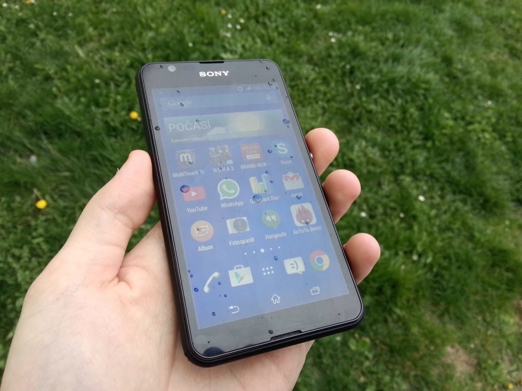 Sony Xperia E4g - přední strana telefonu