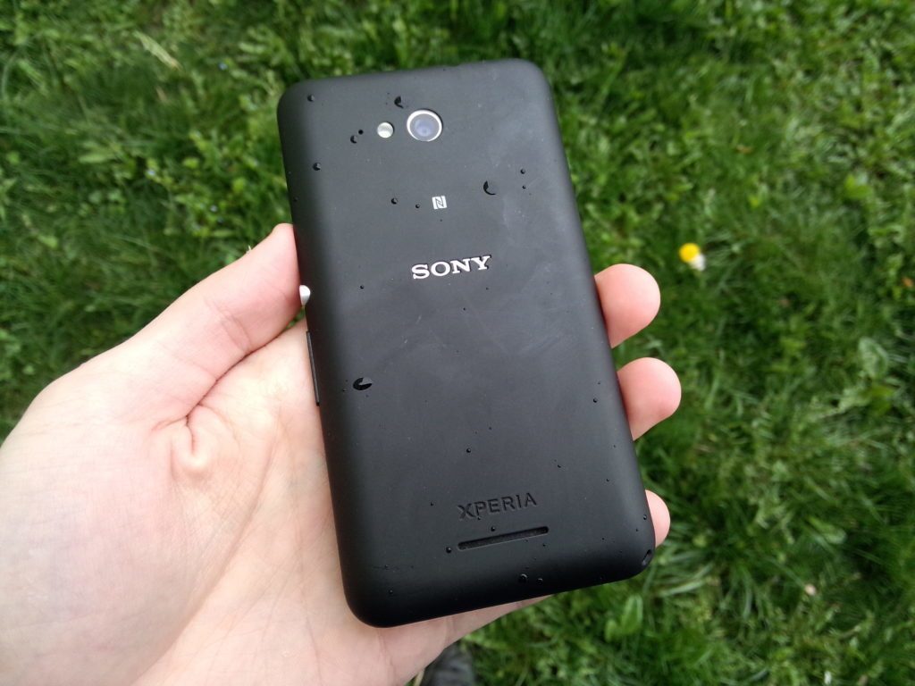 Sony Xperia E4g - záda telefonu