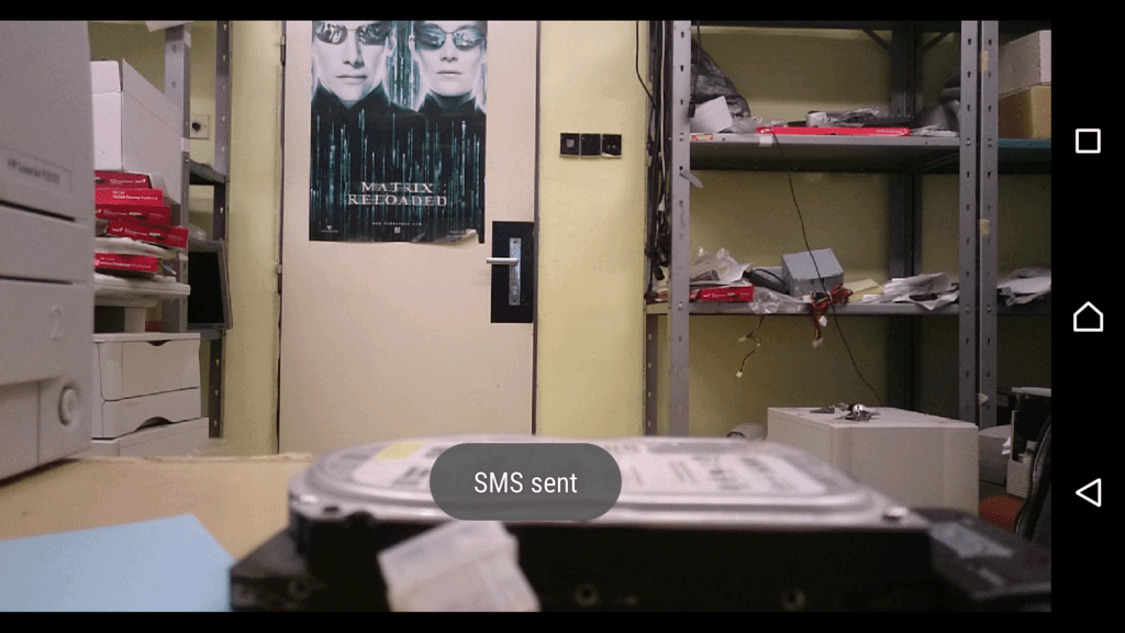 V případě narušení prostoru aplikace pošle SMS
