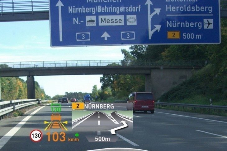 Head-up Display v automobilu BMW