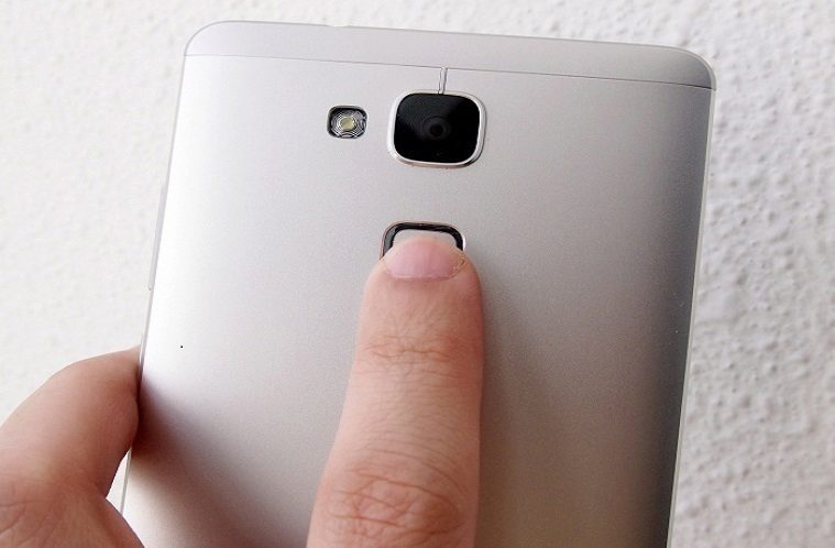 Huawei chysta snimace otisku prstu do levných telefonů