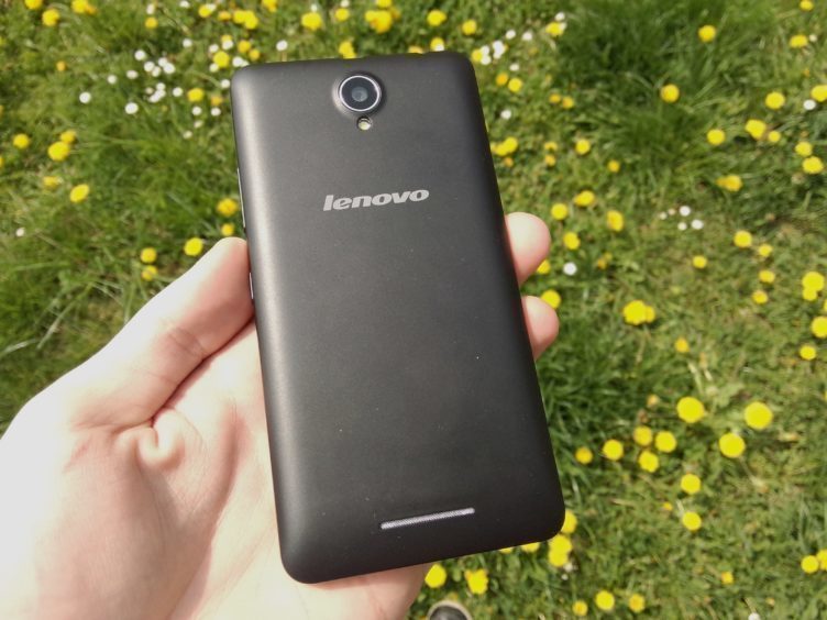 Lenovo A5000 - záda telefonu