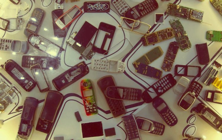 Použité telefony neprodávat, nepředávat, ale nejlépe zničit