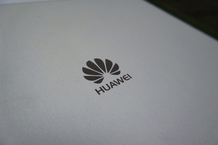 Huawei MediaPad T1 logo záda