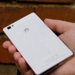 Huawei P8 Lite záda (2)