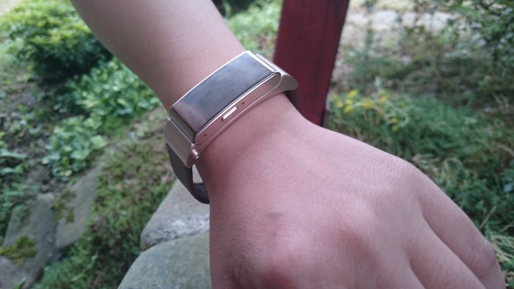 Huawei Talkband B2 vzhled náramku na ruce 11