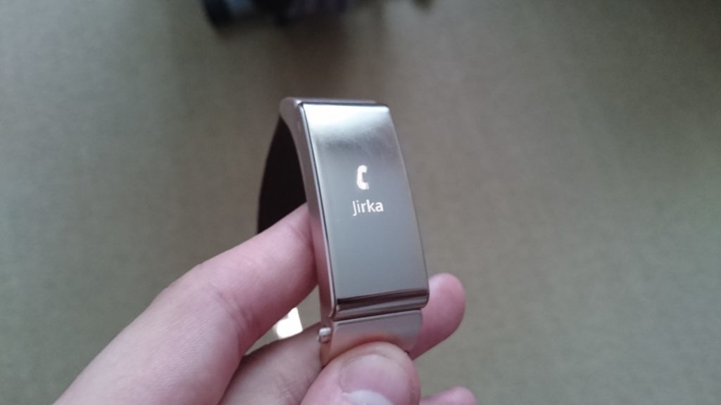 Huawei Talkband B2 zobrazení ID volajícího1