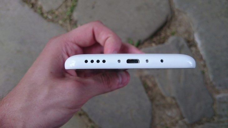 Meizu M2 Note - hlasitý reproduktor a microUSB konektor