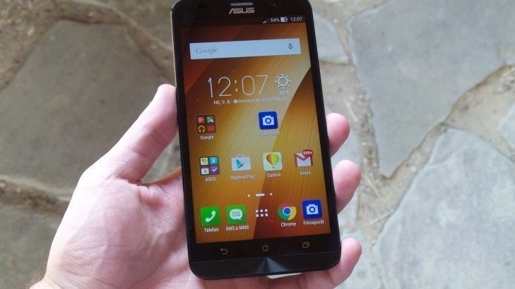 Asus Zenfone 2 - displej