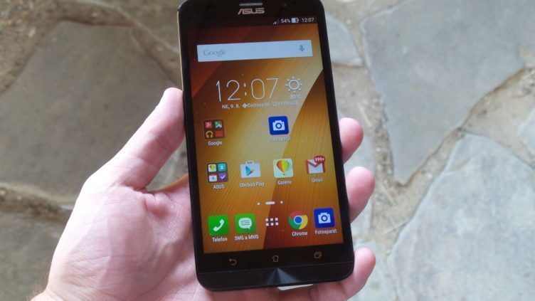 Asus Zenfone 2 - displej