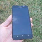 Asus Zenfone 2 – přední strana