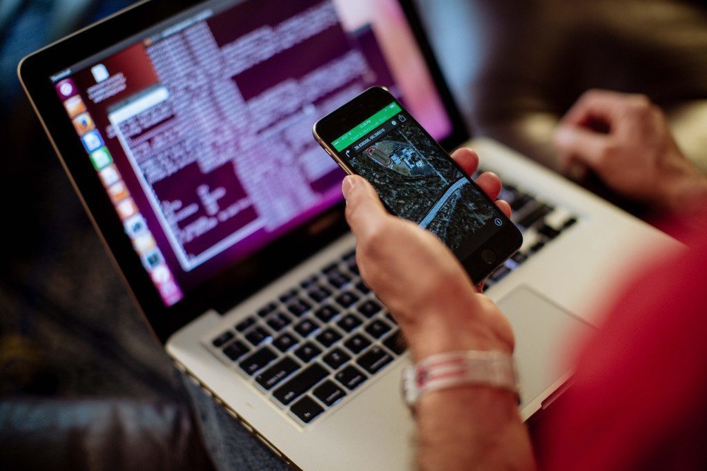 Ke skenování systémů a následnému útoku prý není potřeba žádné další vybavení. Postačí notebook a Androidí telefon. Ke skenování systémů a následnému útoku prý není potřeba žádné další vybavení. Postačí notebook a Androidí telefon.