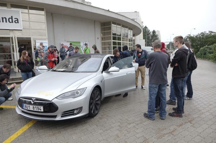 Alza Android RoadShow 2105 Brno - Tesla S (2) Alza Android RoadShow 2105 Brno - Tesla S (2)