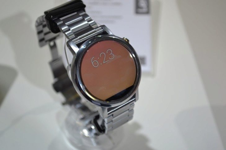 Hodinky Moto 360 (2015)