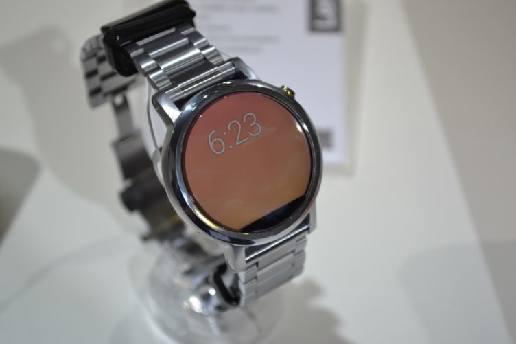 Hodinky Moto 360 (2015) Hodinky Moto 360 (2015)