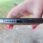 OnePlus 2 – Spodní strana telefonu, primární mikrofon, konektor USB typu C, hlasitý reproduktor