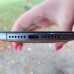 OnePlus 2 – Spodní strana telefonu, primární mikrofon, konektor USB typu C, hlasitý reproduktor