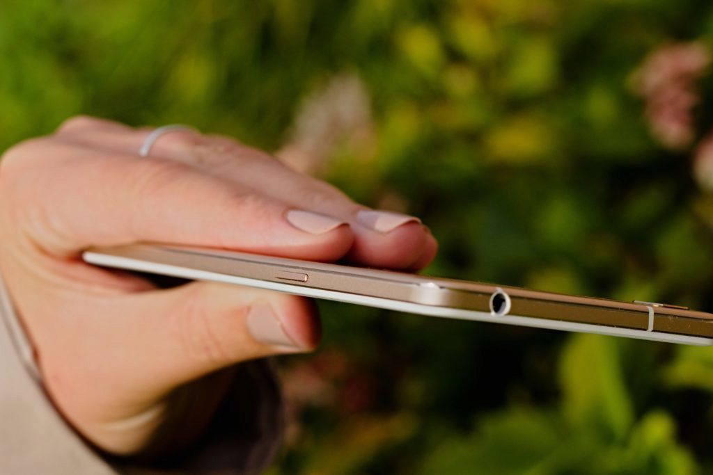 Oppo R7 zapínací tlačítko