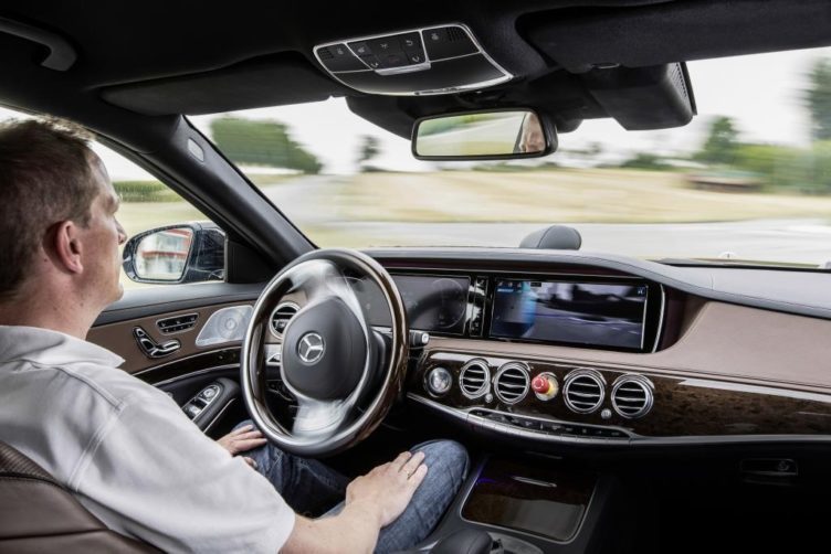 5G auto bez řidiče 5G auto bez řidiče