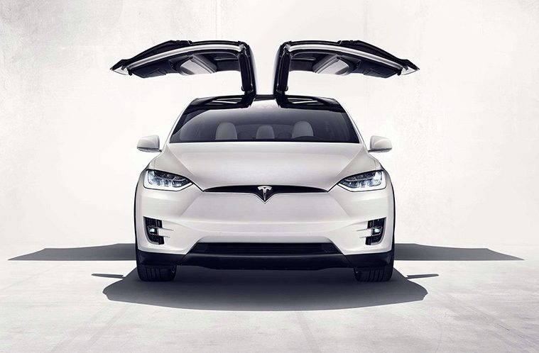 Tesla Model X nahledak