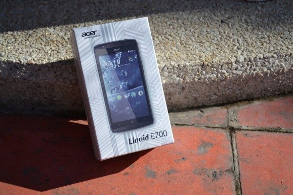 Krabička, ve které testovaný telefon dorazil do redakce