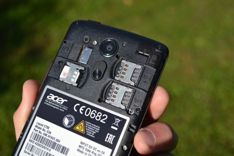 Acer Liquid E700 nabídne rovnou 3 sloty pro MicroSIM kartu, nechybí ani MicroSD