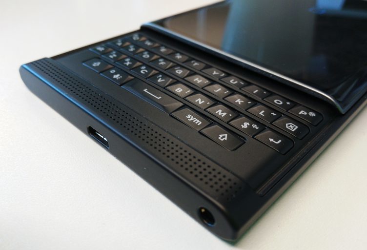 blackberry priv klávesnice