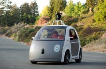 Chytrá auta bez řidičů míří do provozu, dočkáme se již začátkem roku 2016