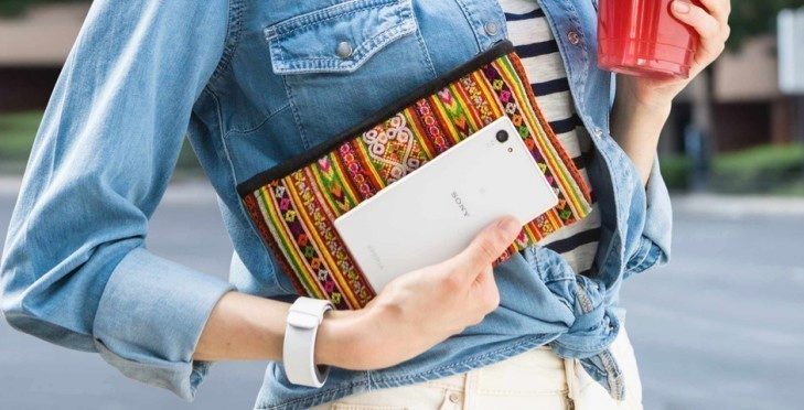 Problém s obrazovkou se projevuje pouze u bílé varianty smartphonu Sony Xperia Z5 Compact