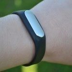 Xiaomi MiBand – nasazený na ruce (1)