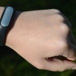 Xiaomi MiBand – nasazený na ruce (4)