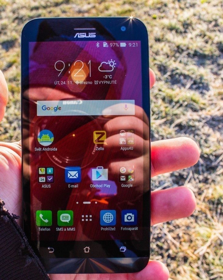 Asus ZenFone 2 Laser - displej na slunci, nejvyšší jas