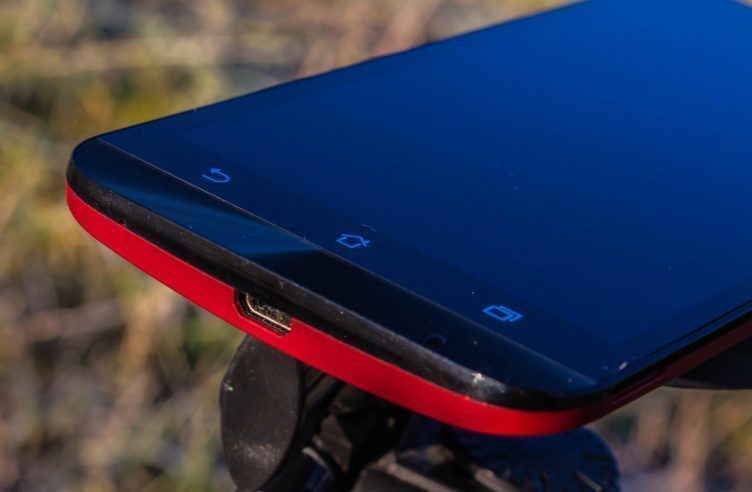 Asus ZenFone 2 Laser - dolní strana Asus ZenFone 2 Laser - dolní strana