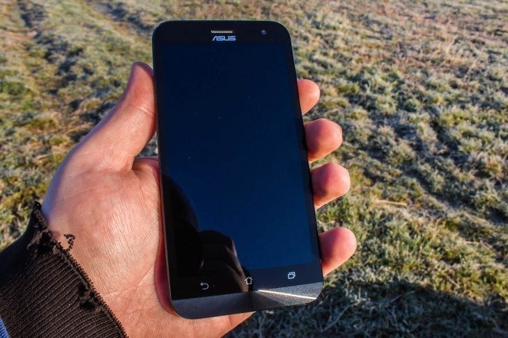 Asus ZenFone 2 Laser - pohled zepředu