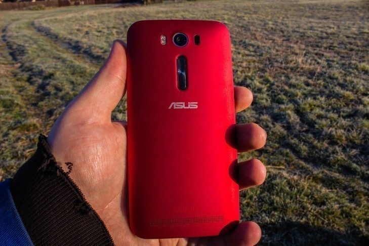 Asus ZenFone 2 Laser - pohled zezadu