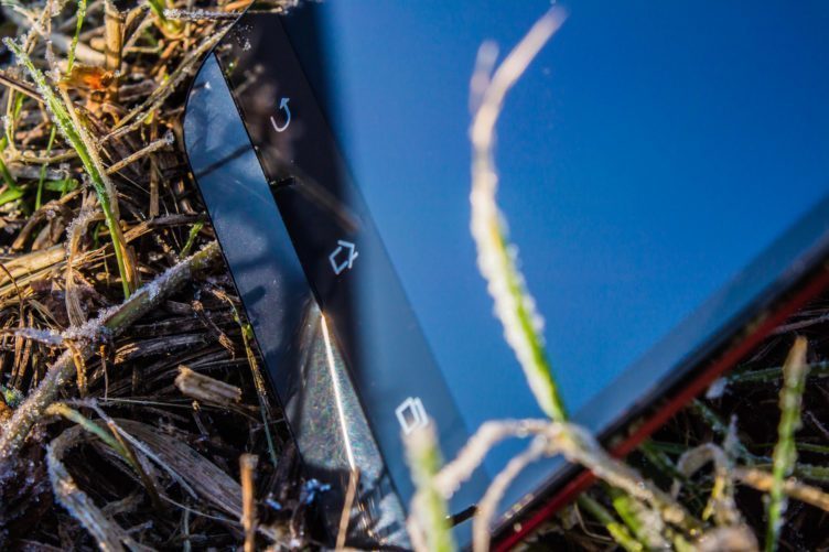 Asus ZenFone 2 Laser - tlustý rámeček pod displejem Asus ZenFone 2 Laser - tlustý rámeček pod displejem