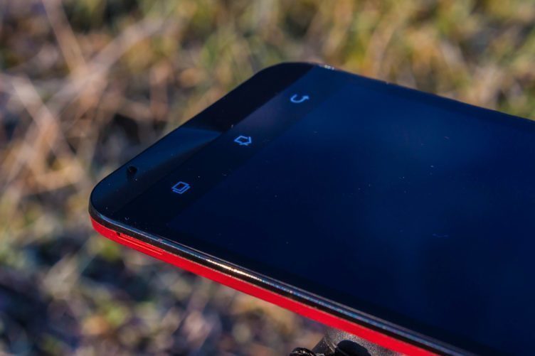 Asus ZenFone 2 Laser - výřez pro odloupnutí krytu Asus ZenFone 2 Laser - výřez pro odloupnutí krytu