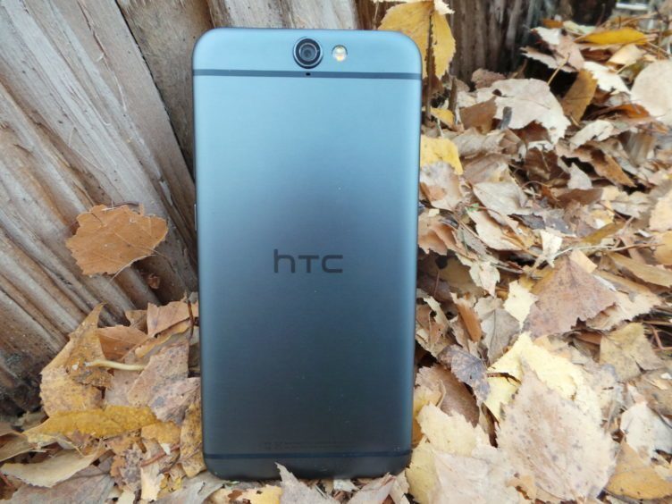 HTC One A9 - konstrukce, záda telefonu