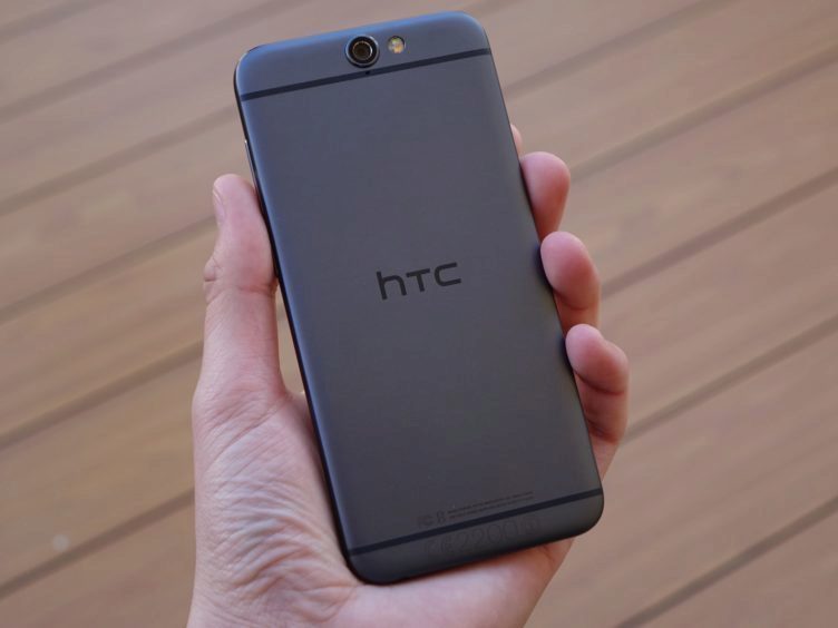 HTC One A9 - konstrukce, záda telefonu HTC One A9 - konstrukce, záda telefonu