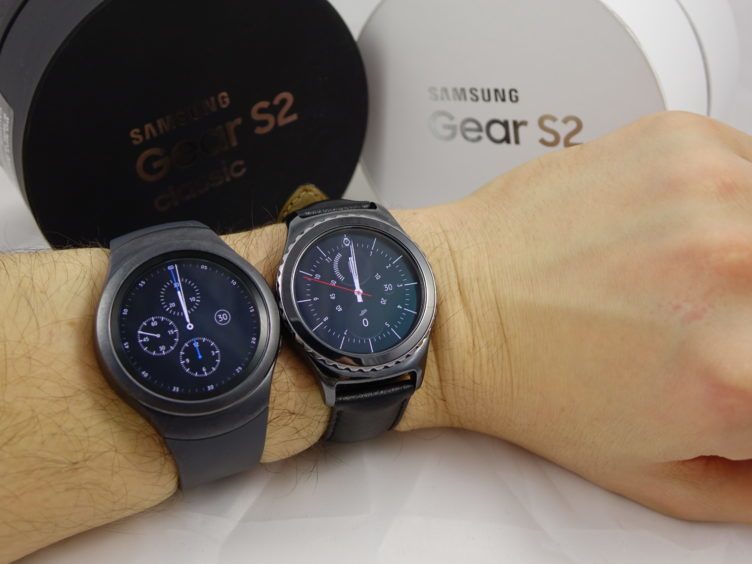Samsung Gear S2 - srovnání variant na ruce